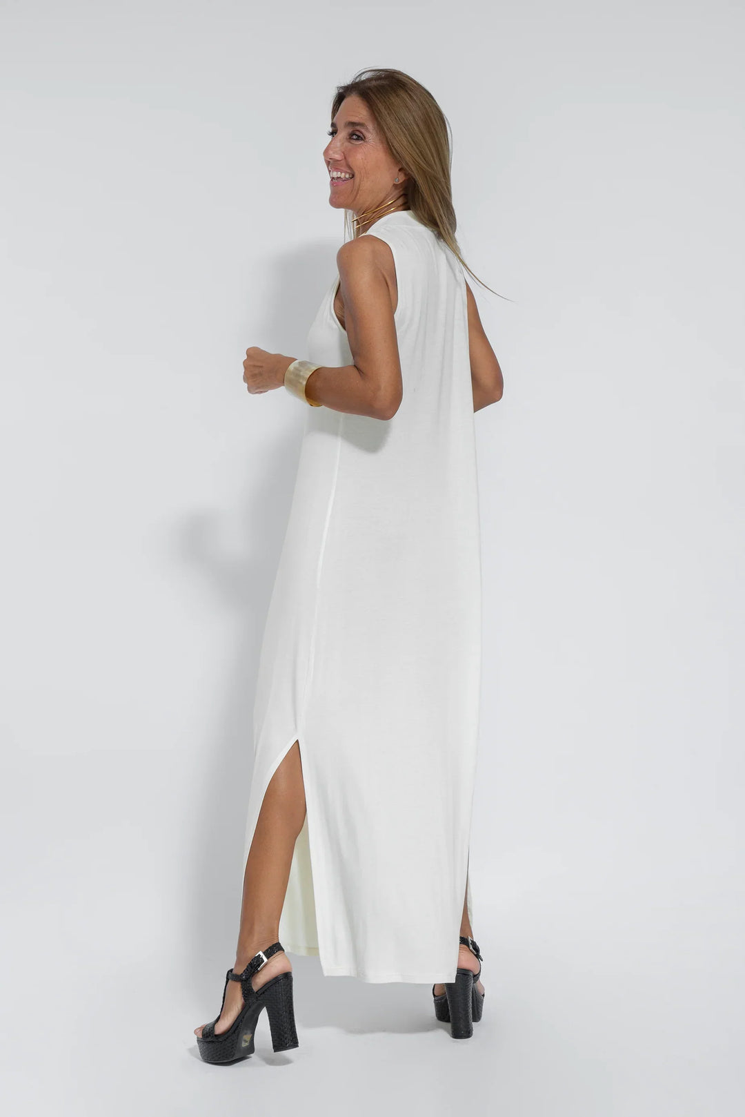 Valéria Long V-Neck Dress - Elegant and Flattering Style