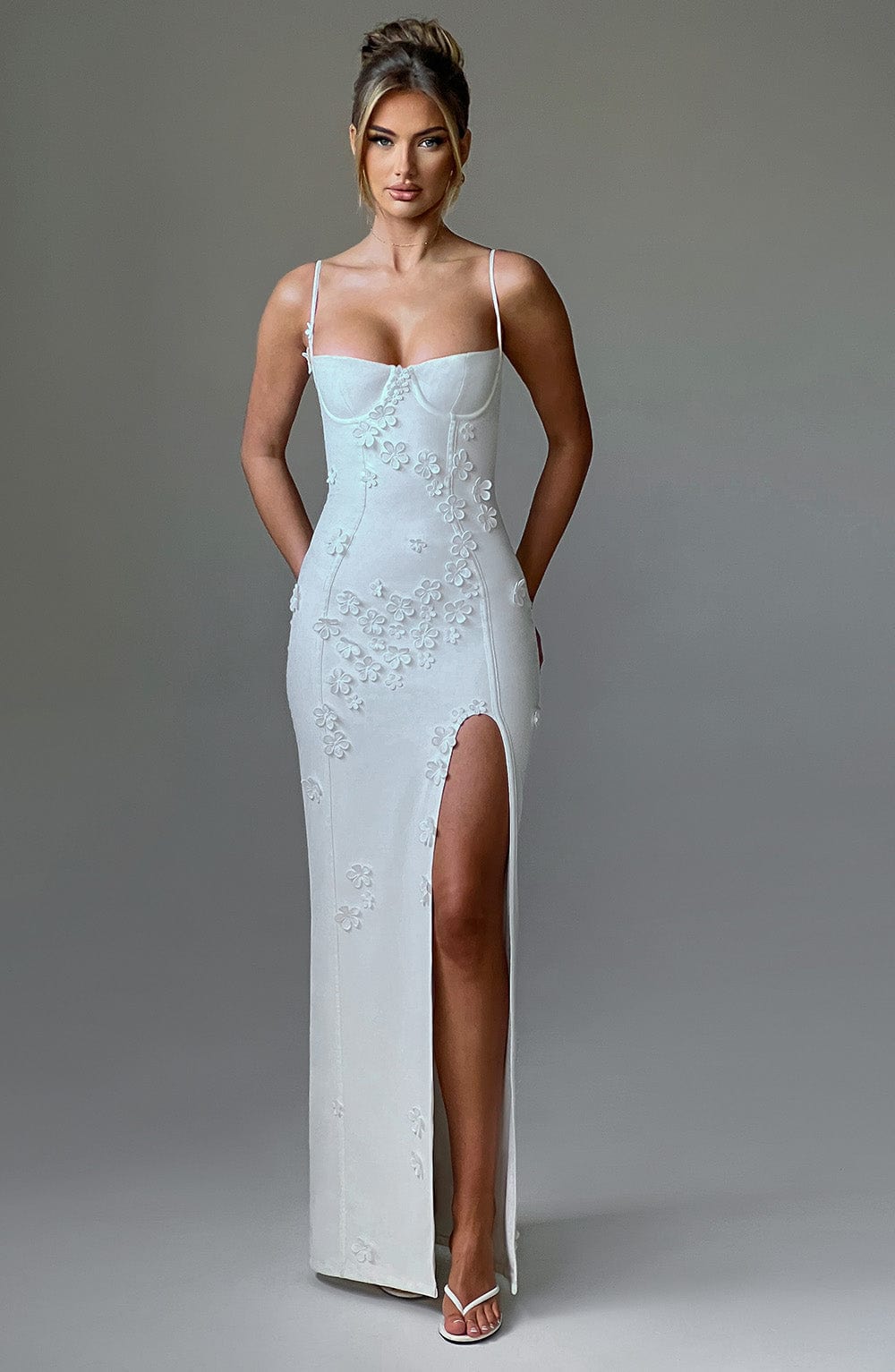 Floral Appliqué Maxi Dress for Women - Elegant and Stylish Design