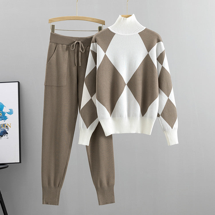 Blouse and Lightweight Trousers Set for Comfortable Style