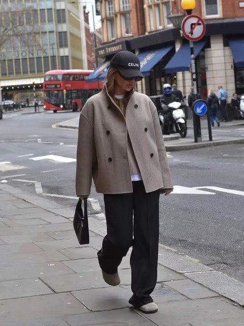 Stylish Women's Isabel Coat with Warmth and Comfort Features