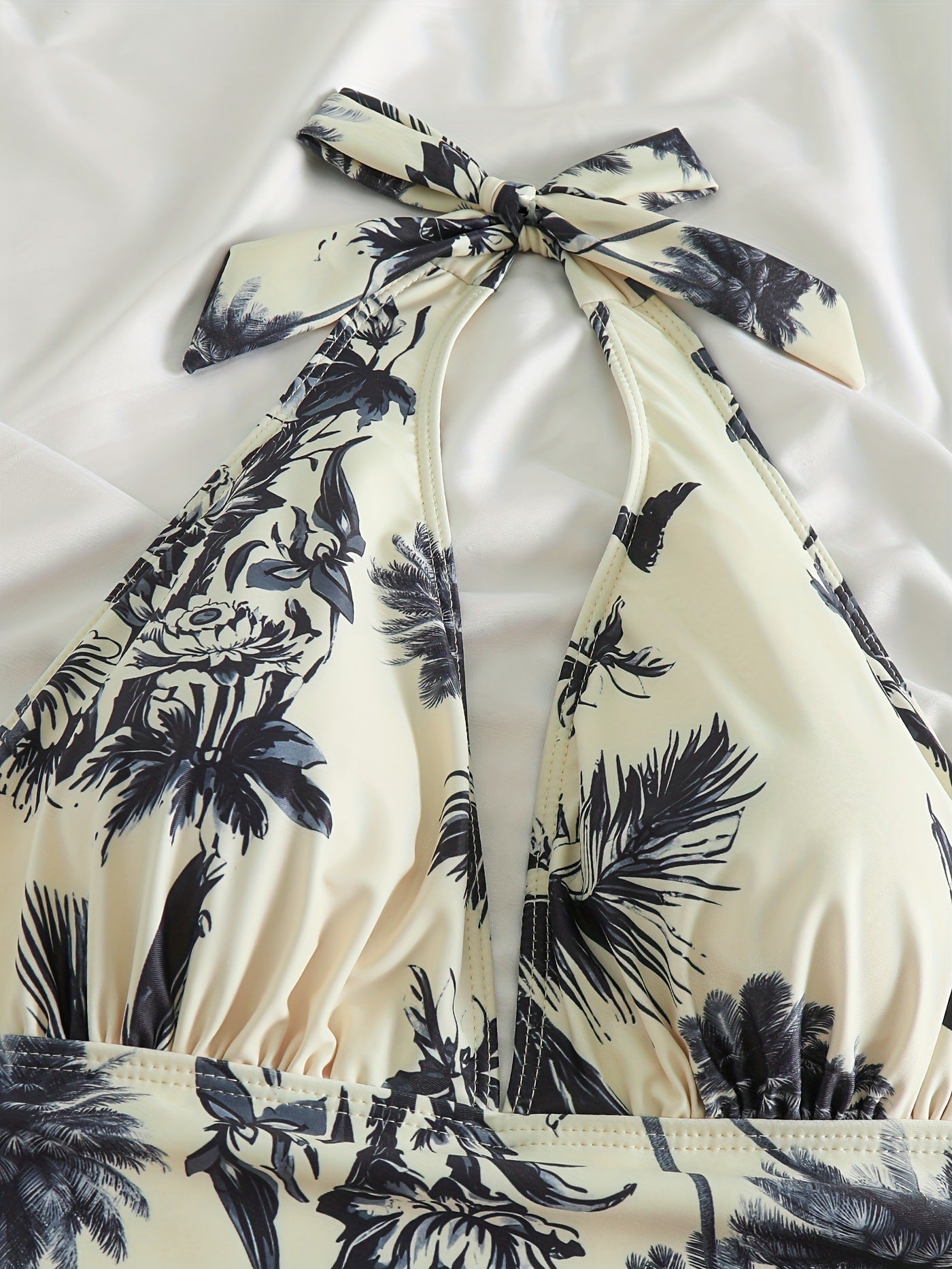 Jardim Print V-Neck Swimsuit with Tummy Control