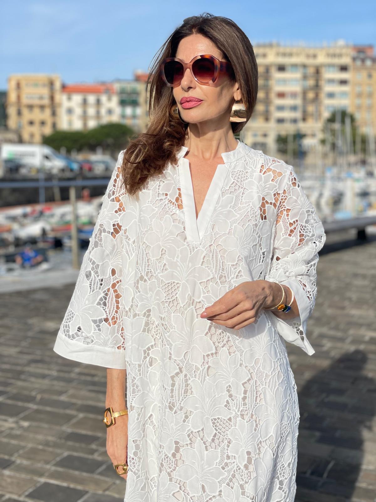 White Lace Dress with Elegant Detailing for Special Occasions