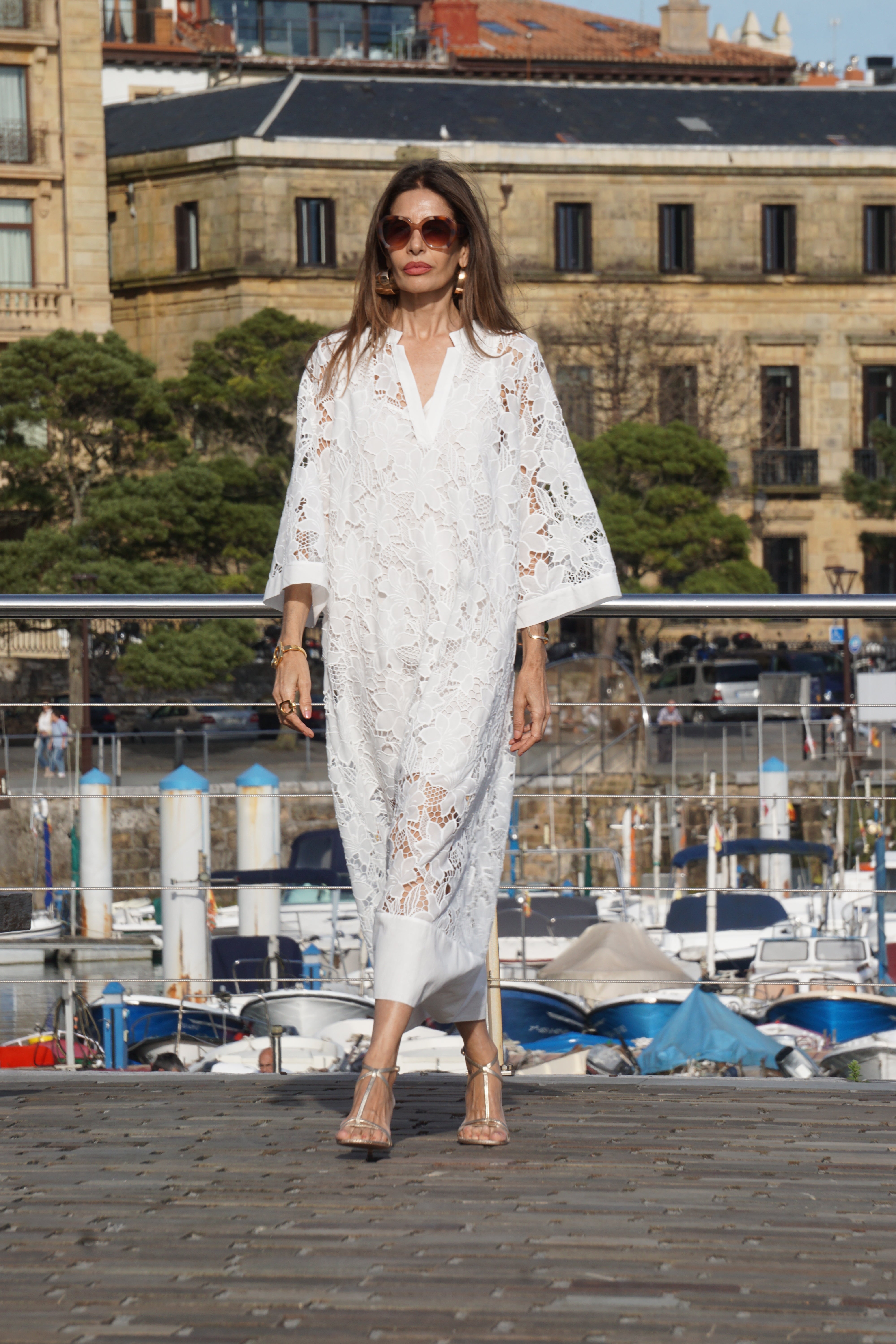 White Lace Dress with Elegant Detailing for Special Occasions
