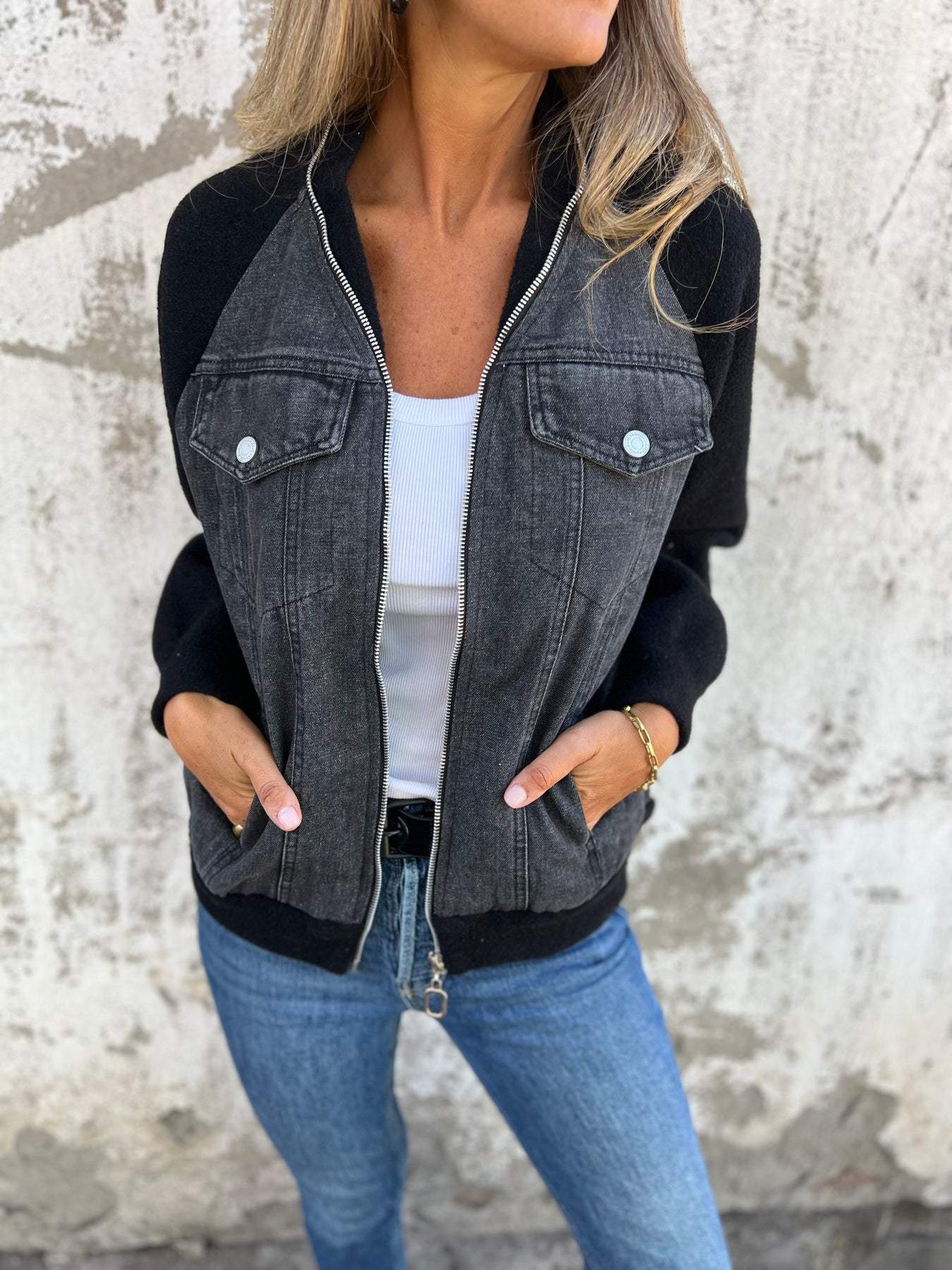 Stylish Women's Denim Jacket – Classic Fit & Durable Fabric